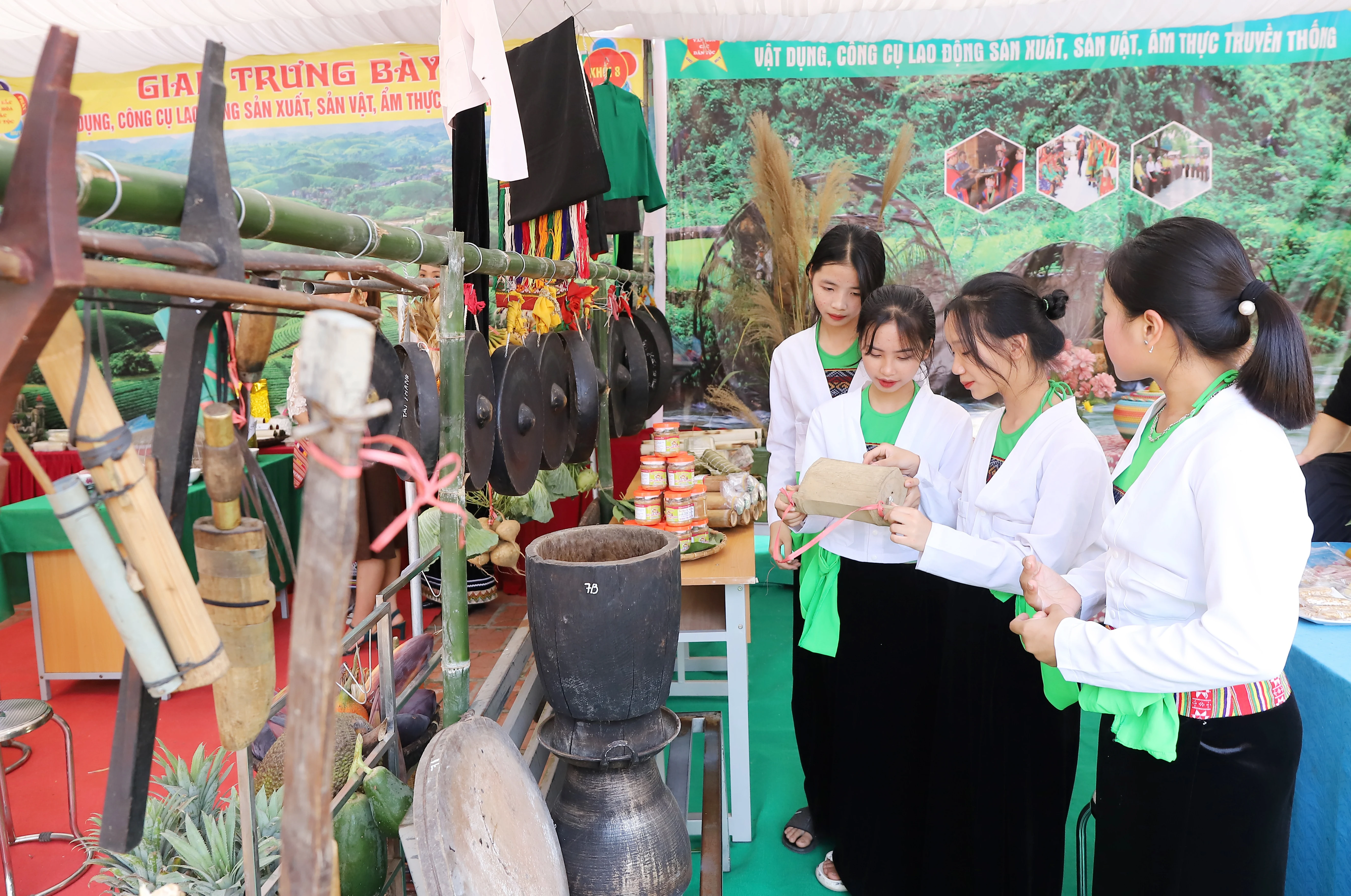 Colors of the Muong culture