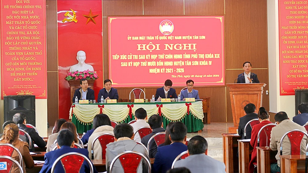 Đại biểu HĐND tỉnh tiếp xúc cử tri tại huyện Tân Sơn