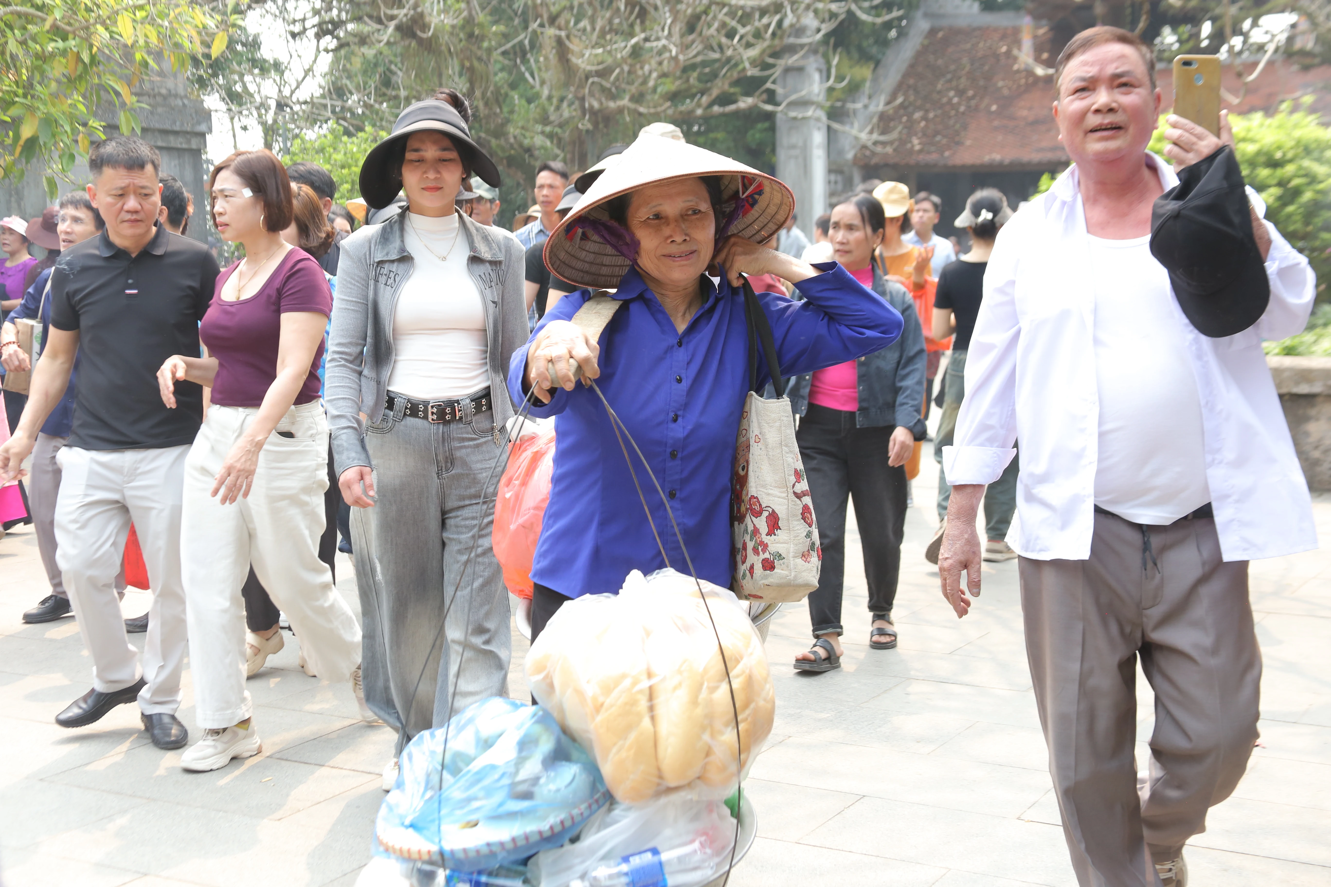Gánh lễ lên Đền