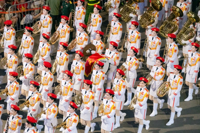 Hai chị em gái ruột quê Phú Thọ sánh vai trong đội hình diễu binh, diễu hành