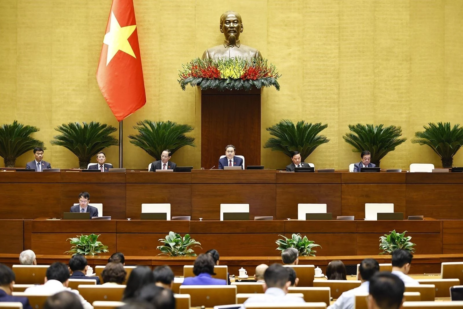 Ngày 27/10, Quốc hội thảo luận các dự án luật liên quan lĩnh vực pháp luật