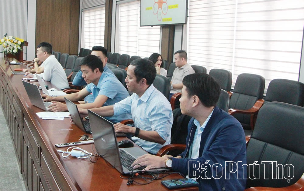 Tập huấn sử dụng ứng dụng Sổ tay đảng viên điện tử
