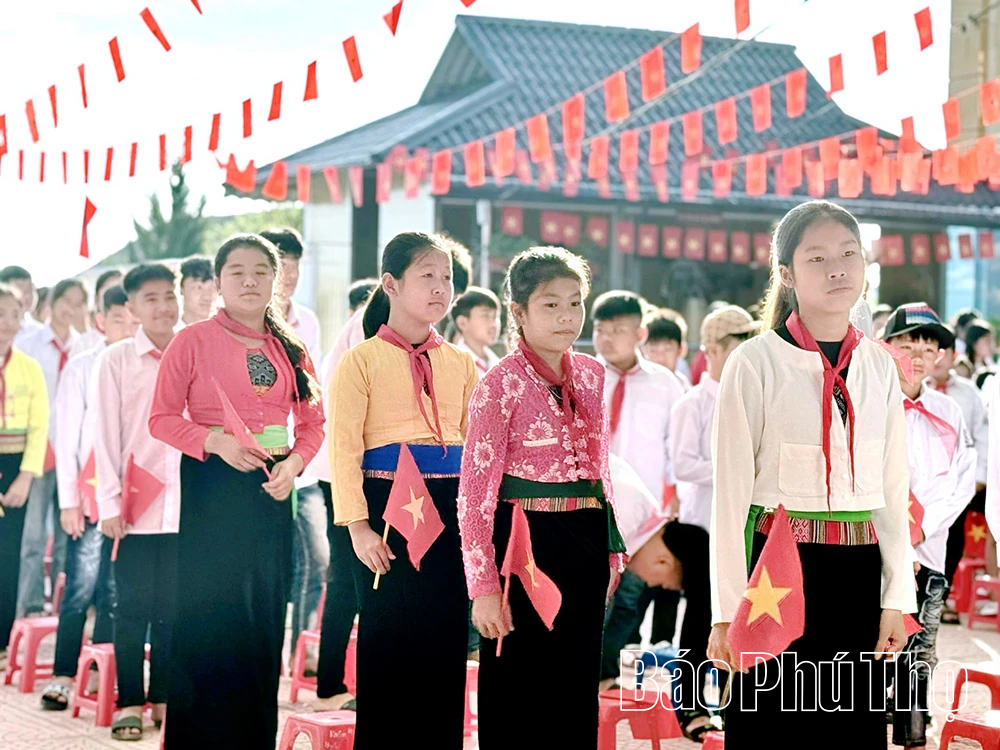 Dạy học gắn với giữ gìn bản sắc văn hóa Mường
