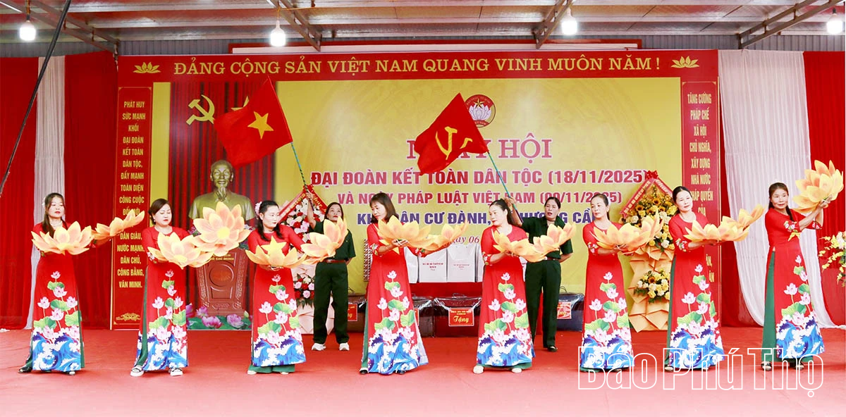Phó Bí thư Tỉnh uỷ Bùi Huy Vĩnh chung vui Ngày hội đại đoàn kết khu dân cư Đành