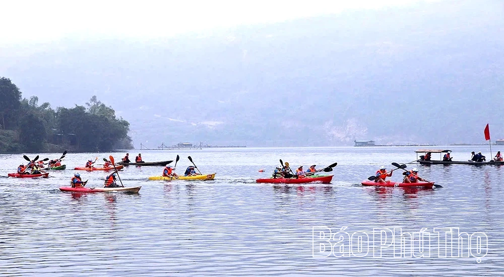 Mây nước Vịnh Hiền Lương - hồ Hòa Bình