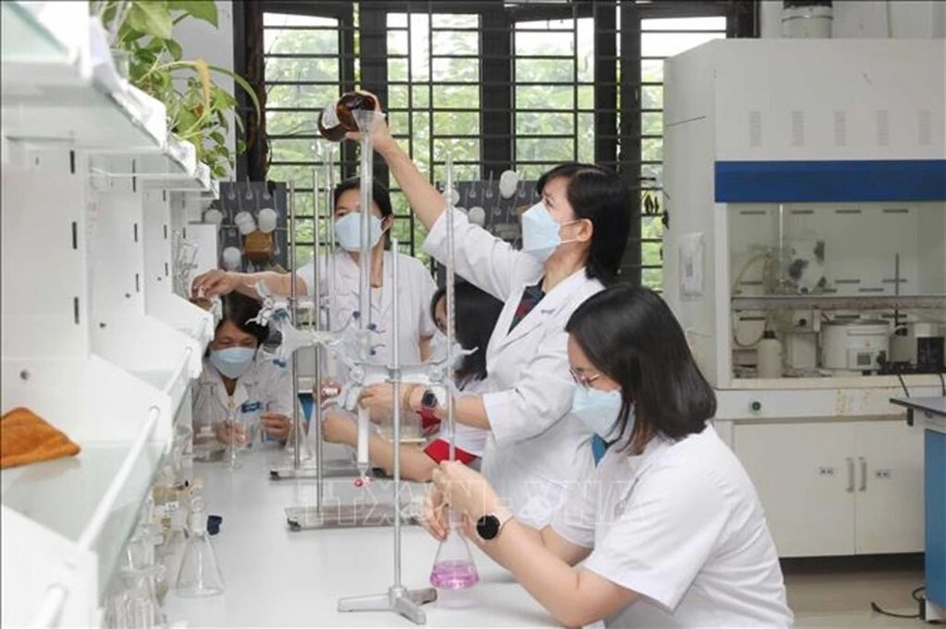 Bài 4: Nghệ thuật và điều kiện bảo đảm lãnh đạo, cầm quyền của Đảng (Tiếp theo và hết)
