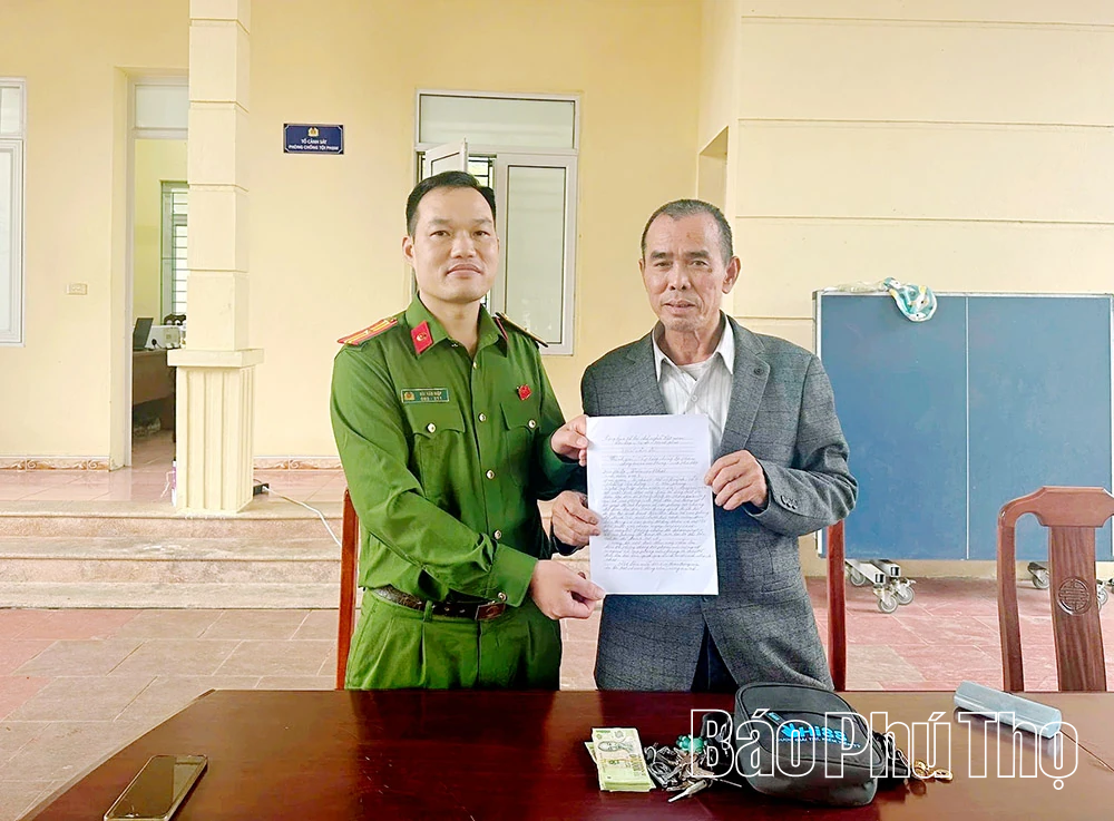 Hành động đẹp của Thiếu tá Công an xã Cao Phong
