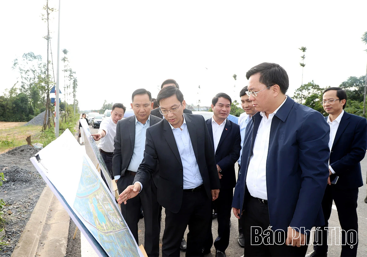 Chủ tịch UBND tỉnh Trần Duy Đông thăm và làm việc với phường Việt Trì