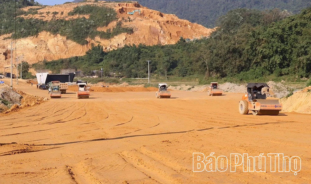 Quyết liệt tháo gỡ khó khăn Dự án cao tốc Hòa Bình - Mộc Châu
