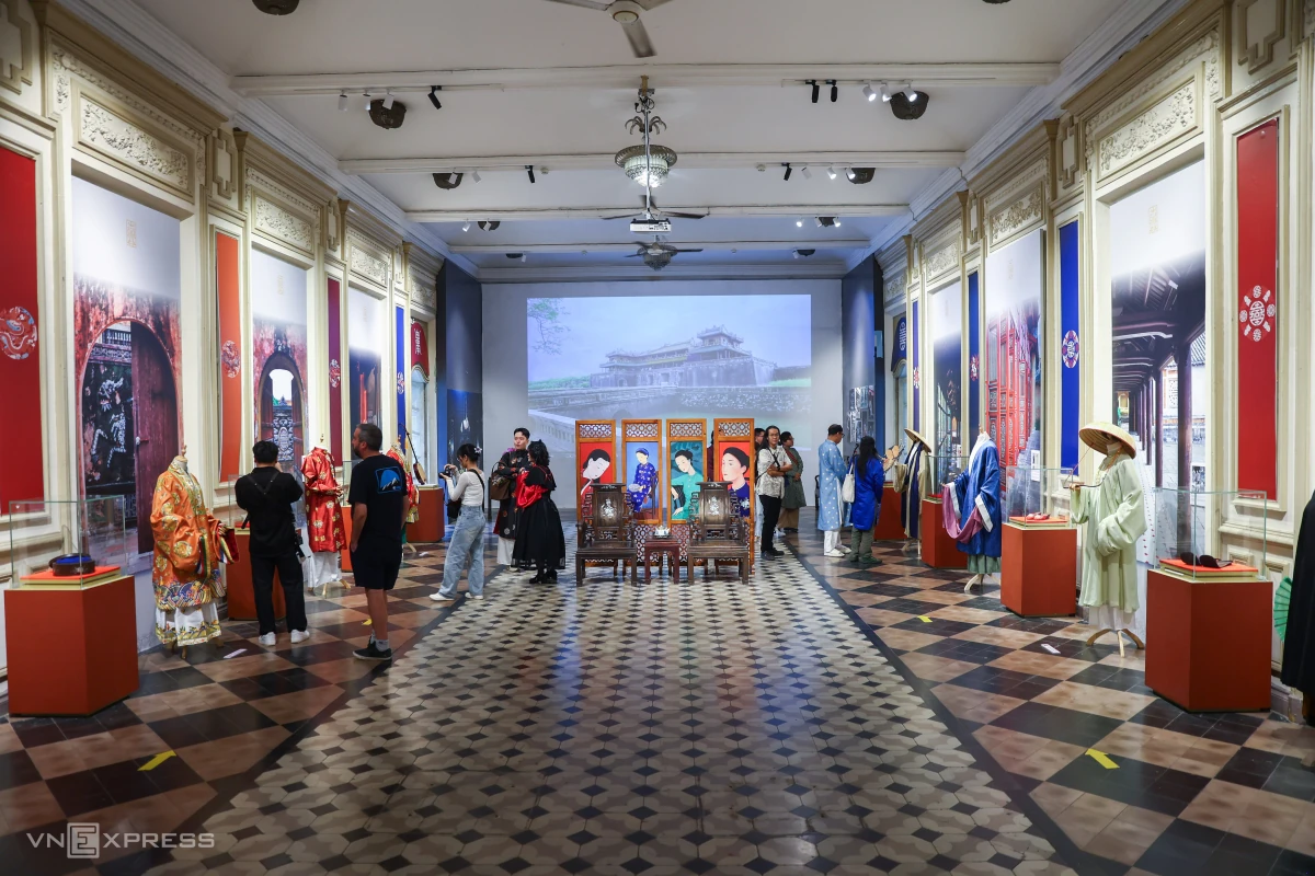 Triển lãm tái hiện y phục Việt qua ba thế kỷ