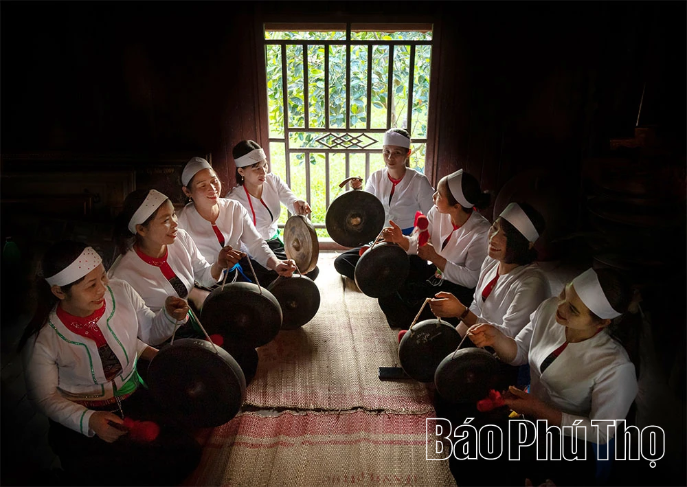 Giữ hồn chiêng Mường Tu Vũ