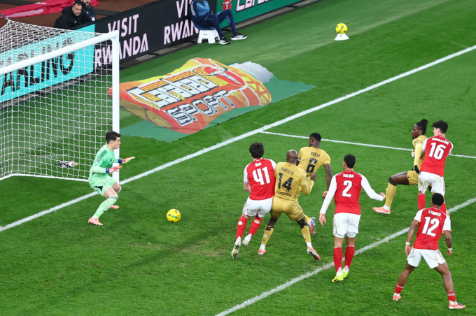 Arsenal vào bán kết Cup Liên đoàn