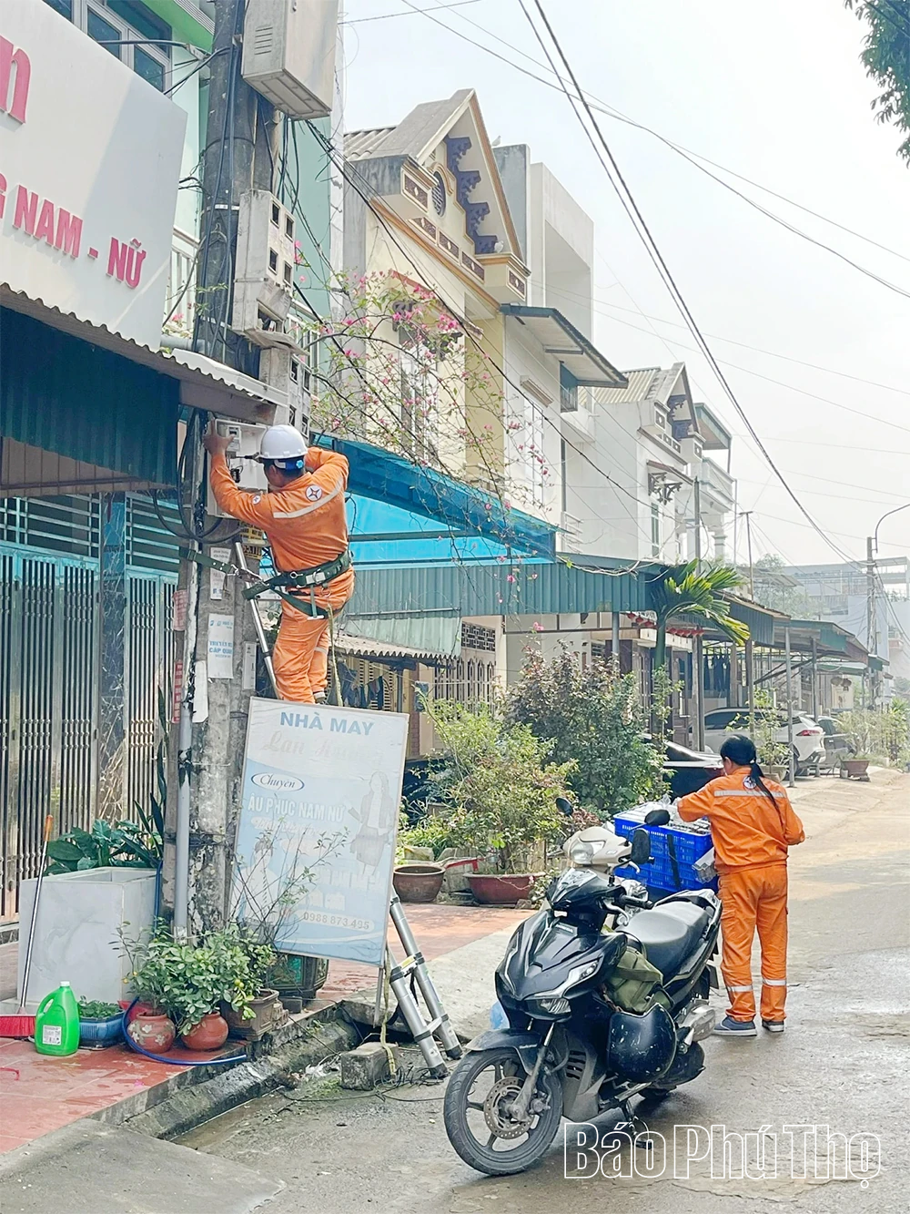 Công ty Điện lực Phú Thọ triển khai thay thế hơn 40.000 công tơ điện tử đo xa
