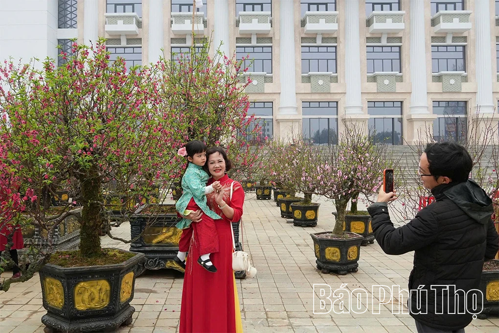 Những người giữ sắc Xuân cho phố