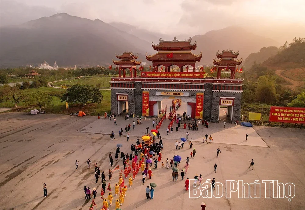 Luring Steps in Tay Thien