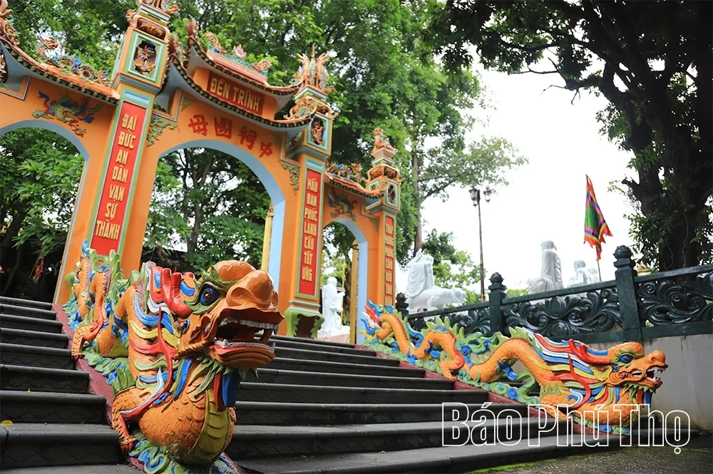 Luring Steps in Tay Thien