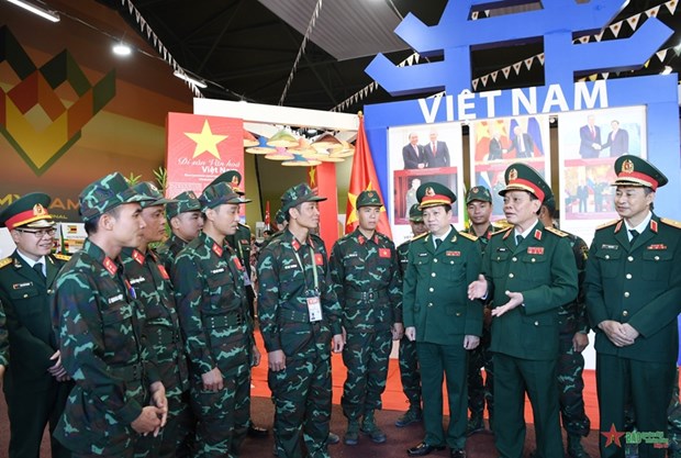 Thượng tướng Ngô Minh Tiến khích lệ các đội tuyển thi đấu Army Games
