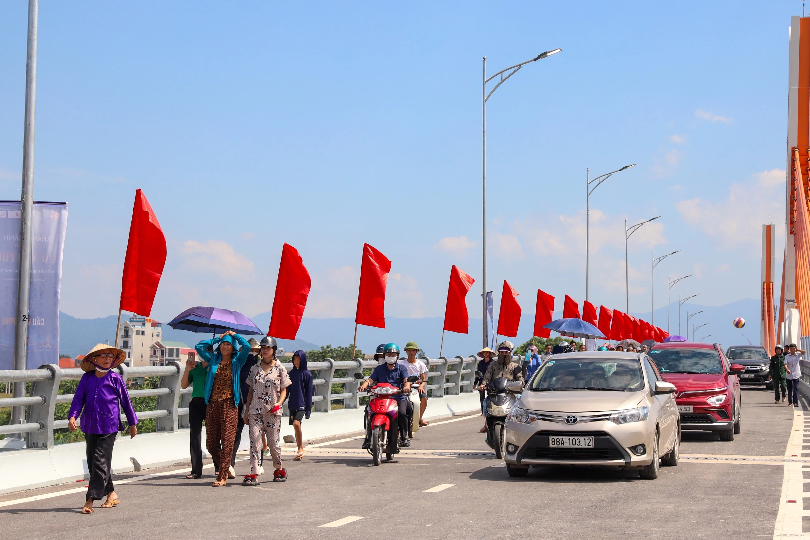 Khánh thành cầu Vĩnh Phú qua sông Lô nối tỉnh Phú Thọ và Vĩnh Phúc