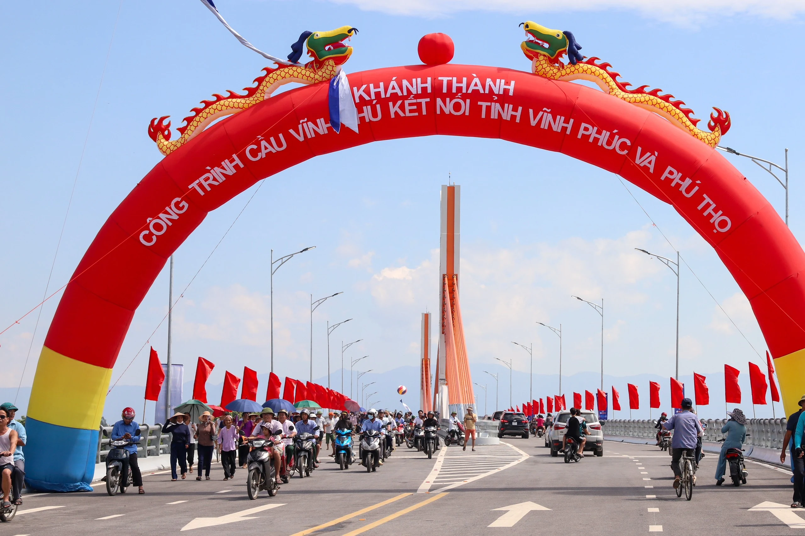 Khánh thành cầu Vĩnh Phú qua sông Lô nối tỉnh Phú Thọ và Vĩnh Phúc