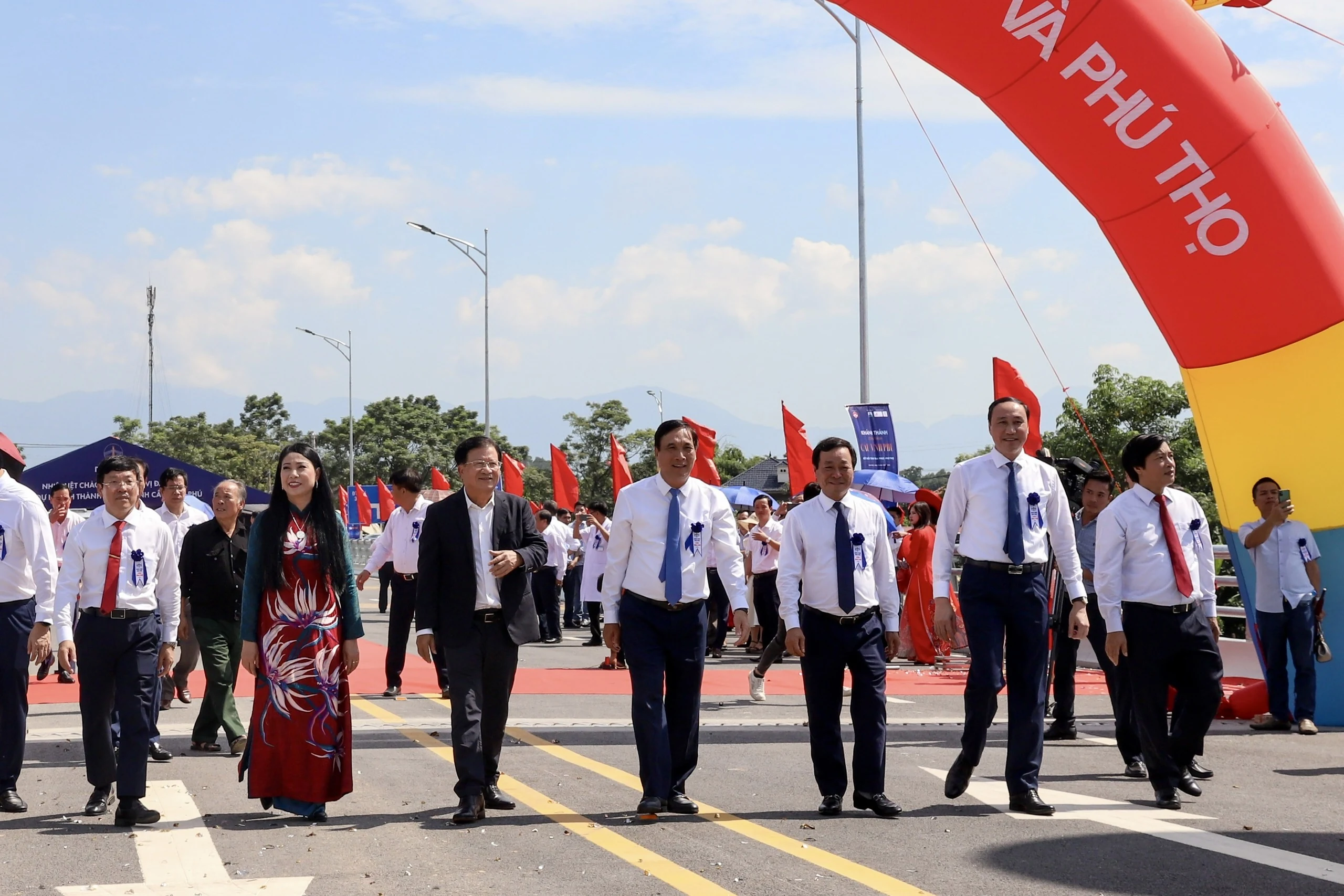 Khánh thành cầu Vĩnh Phú qua sông Lô nối tỉnh Phú Thọ và Vĩnh Phúc