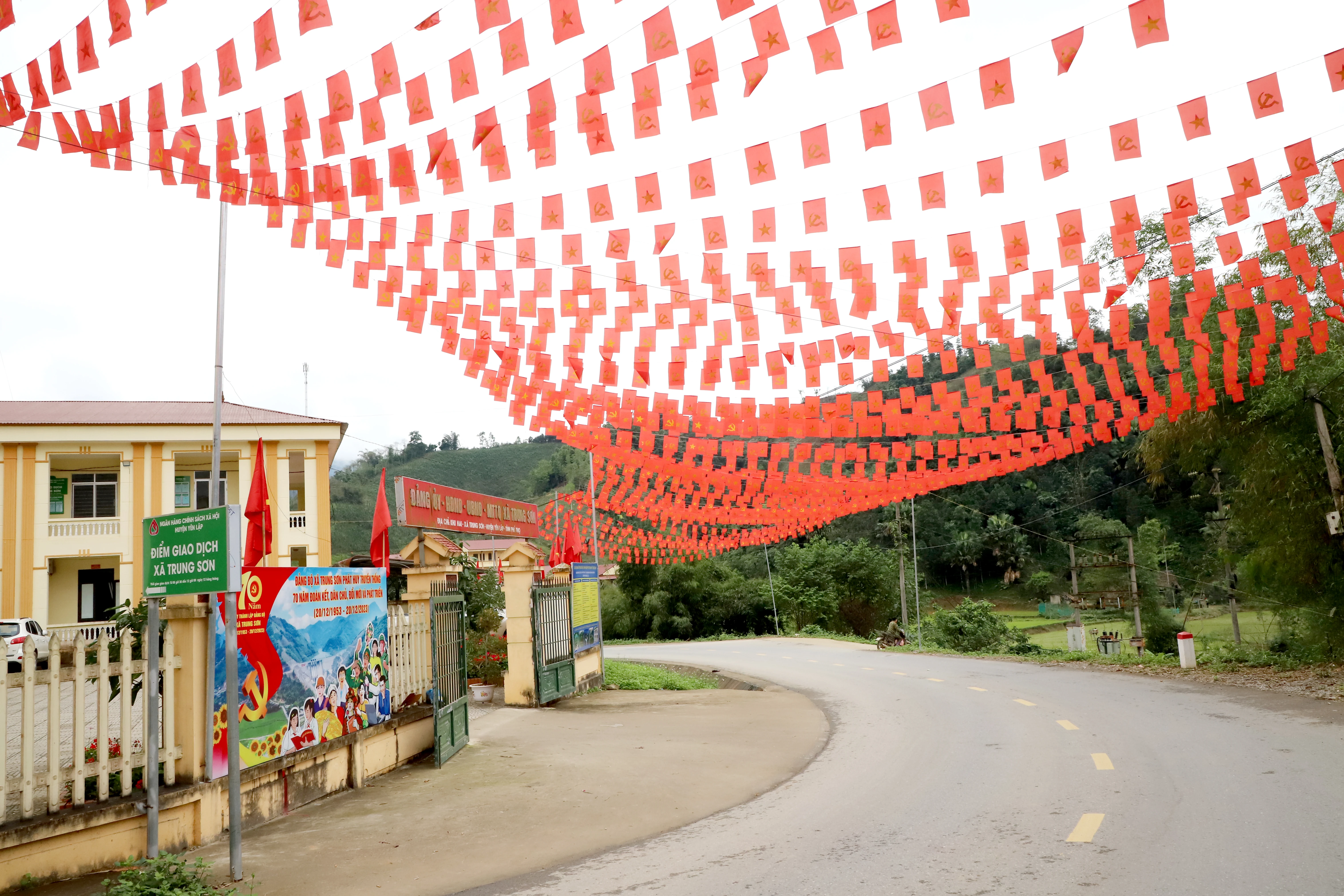 Trung Sơn đi lên từ khó khăn