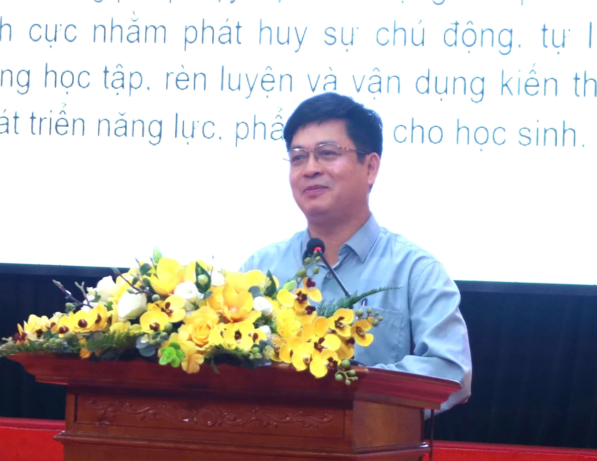 Tập huấn, hướng dẫn thực hiện kế hoạch giáo dục nhà trường