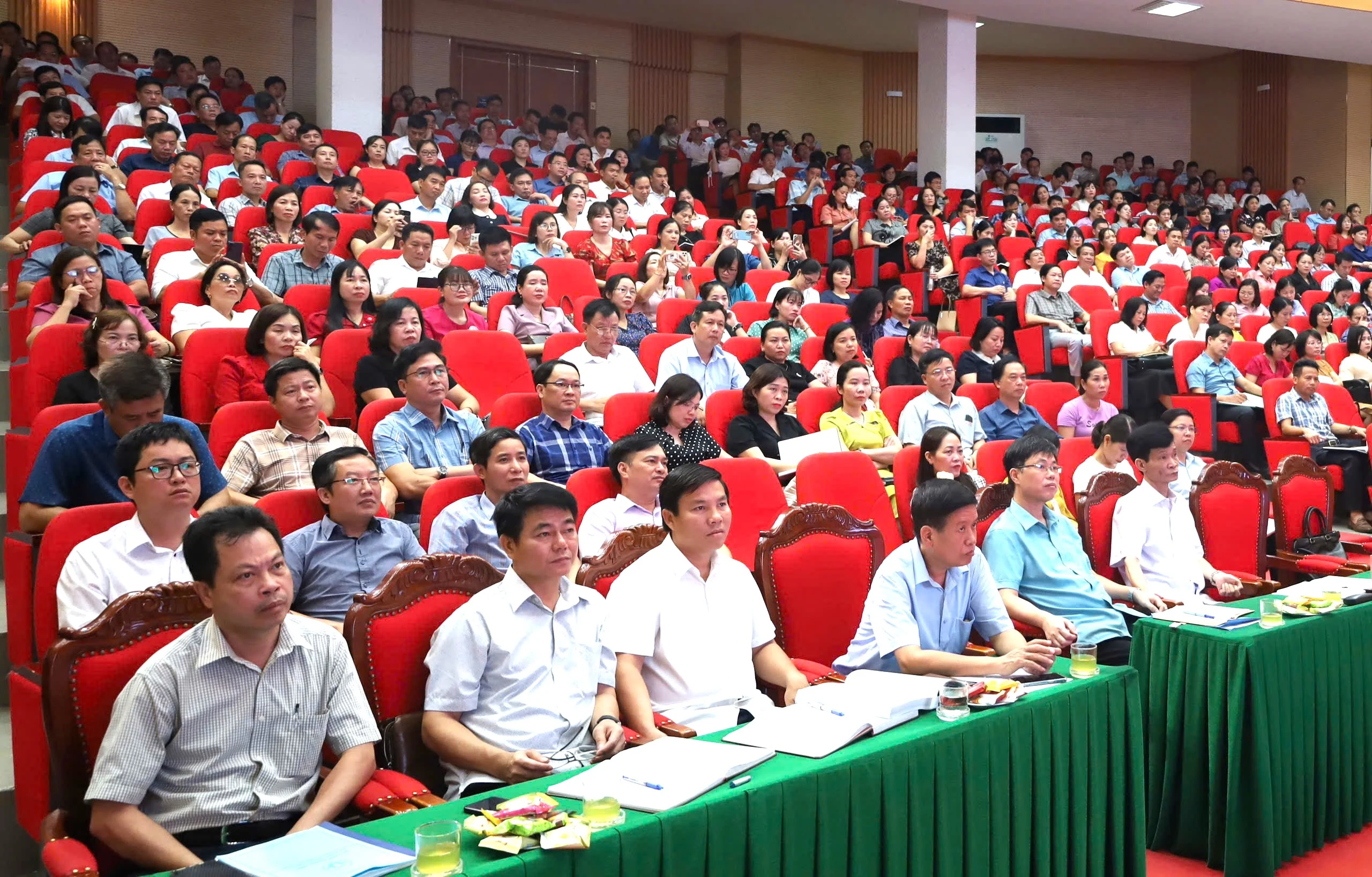 Tập huấn, hướng dẫn thực hiện kế hoạch giáo dục nhà trường