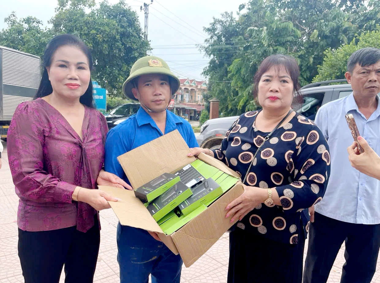 Chung tay giúp Nhân dân vùng lũ vượt qua khó khăn