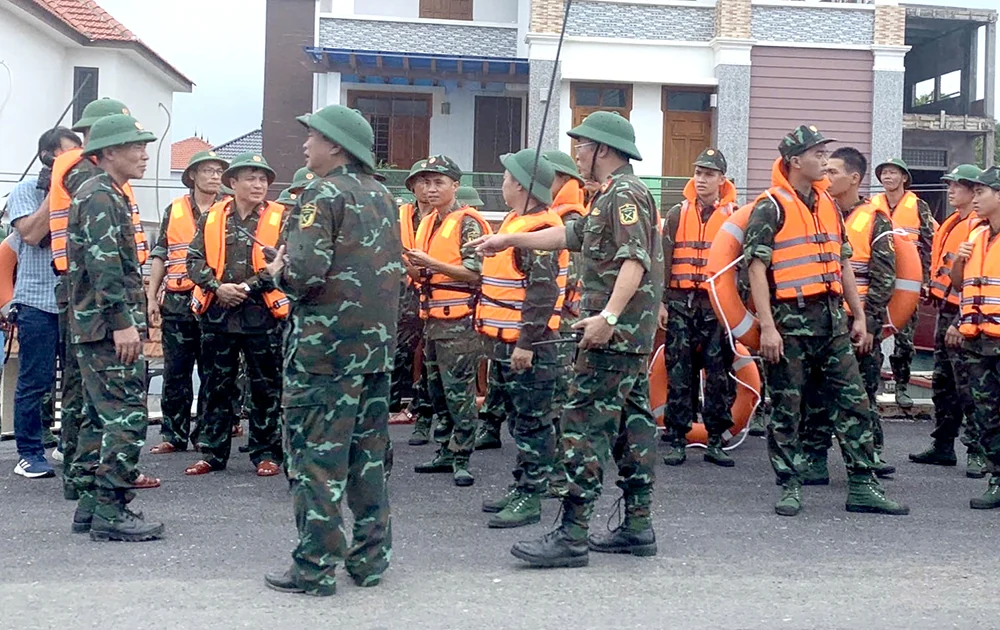 Chủ tịch UBND tỉnh đi kiểm tra, chỉ đạo sự cố sập cầu Phong Châu