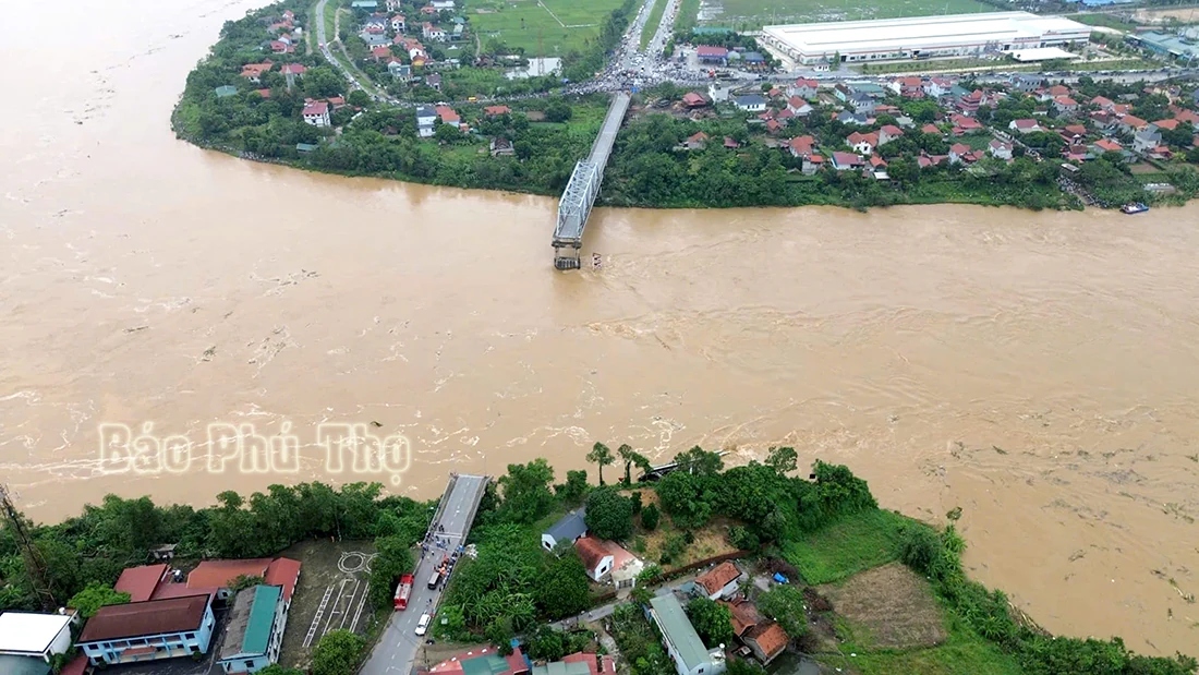 Chủ tịch UBND tỉnh đi kiểm tra, chỉ đạo sự cố sập cầu Phong Châu