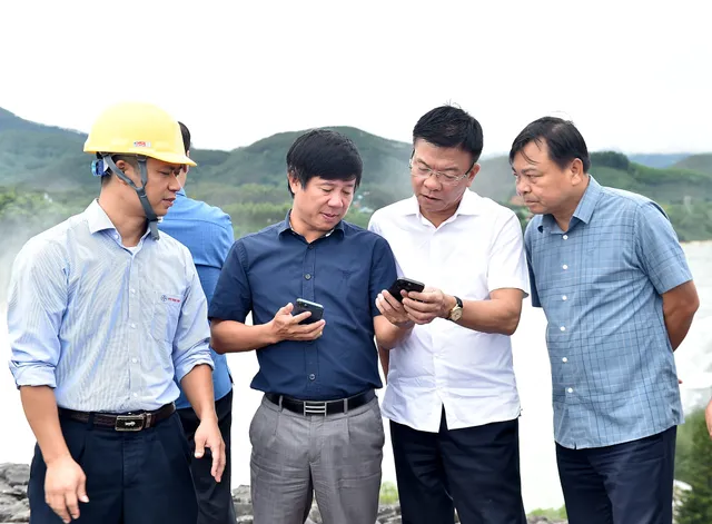 Phó Thủ tướng Lê Thành Long kiểm tra vận hành hồ thủy điện Thác Bà