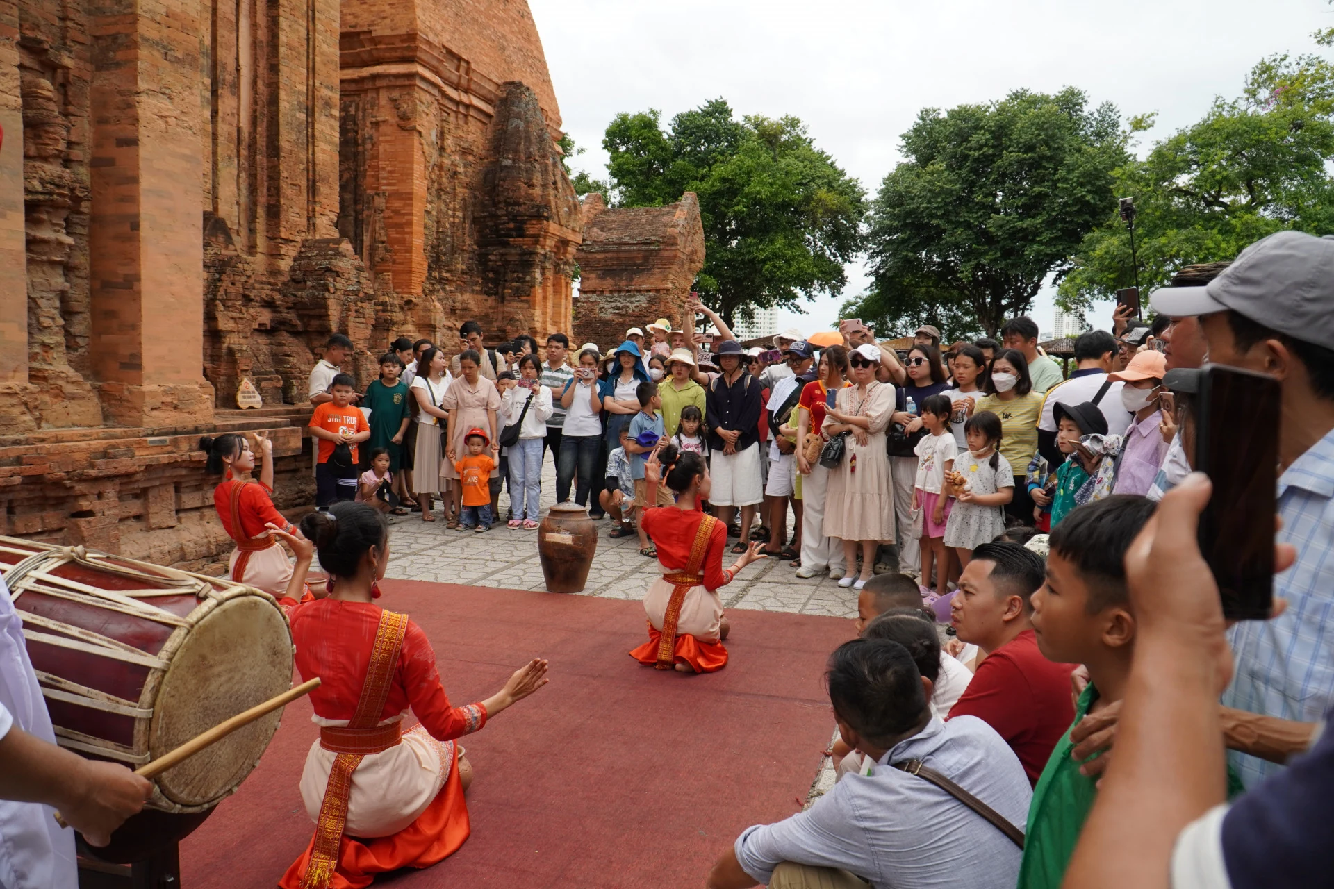 Xe buýt du lịch - sản phẩm mới của du lịch Nha Trang