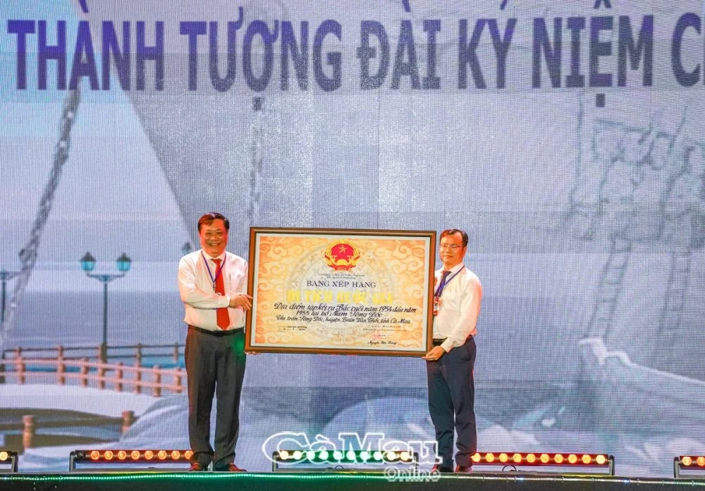 Cà Mau khánh thành công trình Tượng đài kỷ niệm và đón nhận Bằng xếp hạng di tích Quốc gia địa điểm tập kết ra Bắc