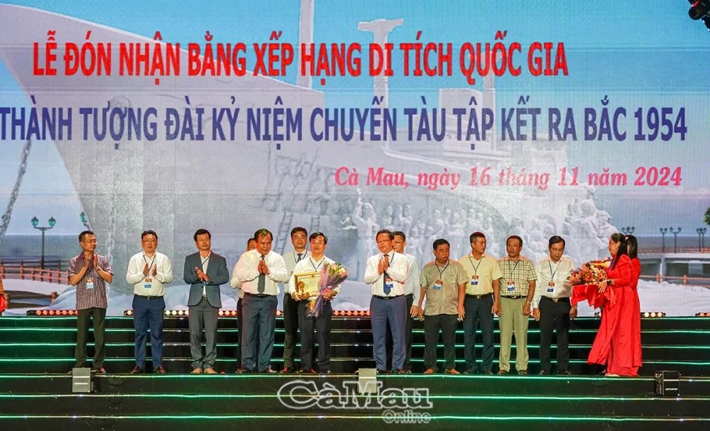 Cà Mau khánh thành công trình Tượng đài kỷ niệm và đón nhận Bằng xếp hạng di tích Quốc gia địa điểm tập kết ra Bắc