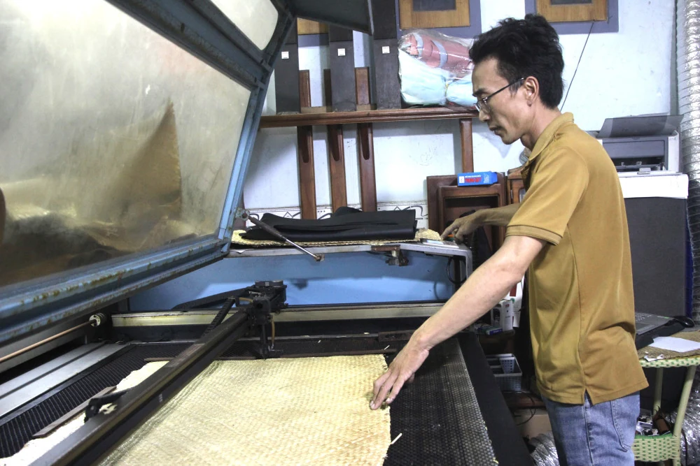 Bóng dáng quê hương qua từng sợi cỏ bàng Bóng dáng quê hương qua từng sợi cỏ bàng