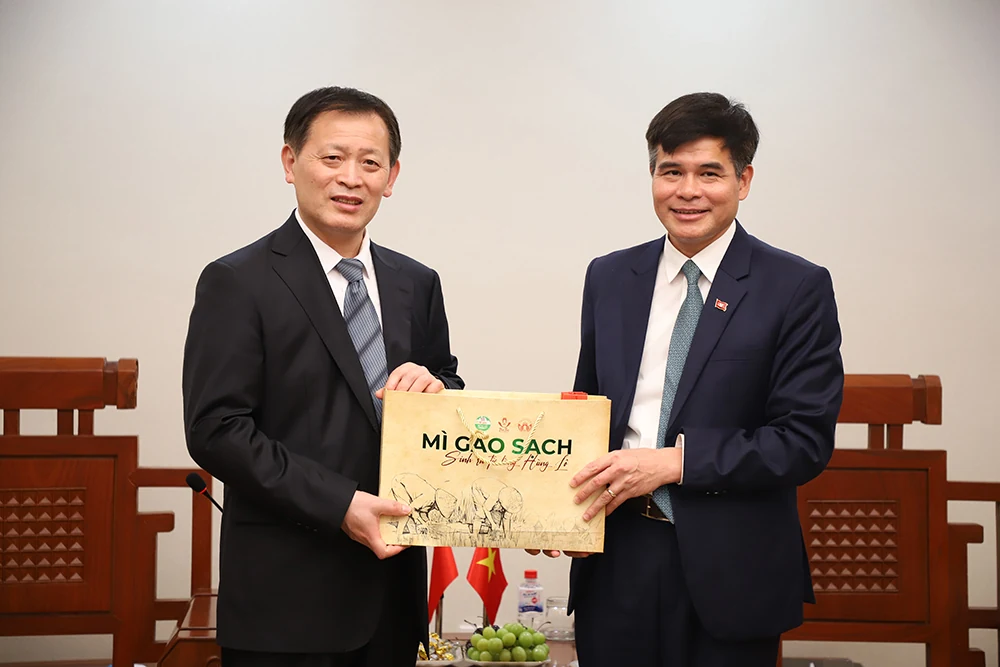Delegation from Linyi City pays a visit to Phu Tho province