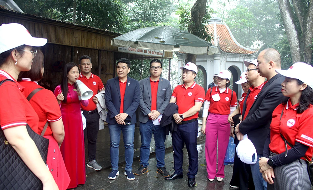 “Cultural Ambassadors” at Hung King Temple