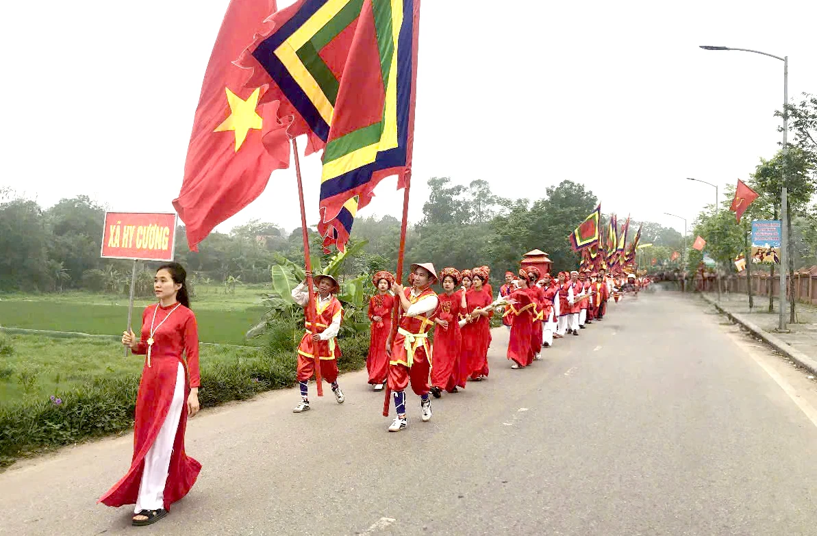 The Distinctive Hy Cuong Palanquin Procession