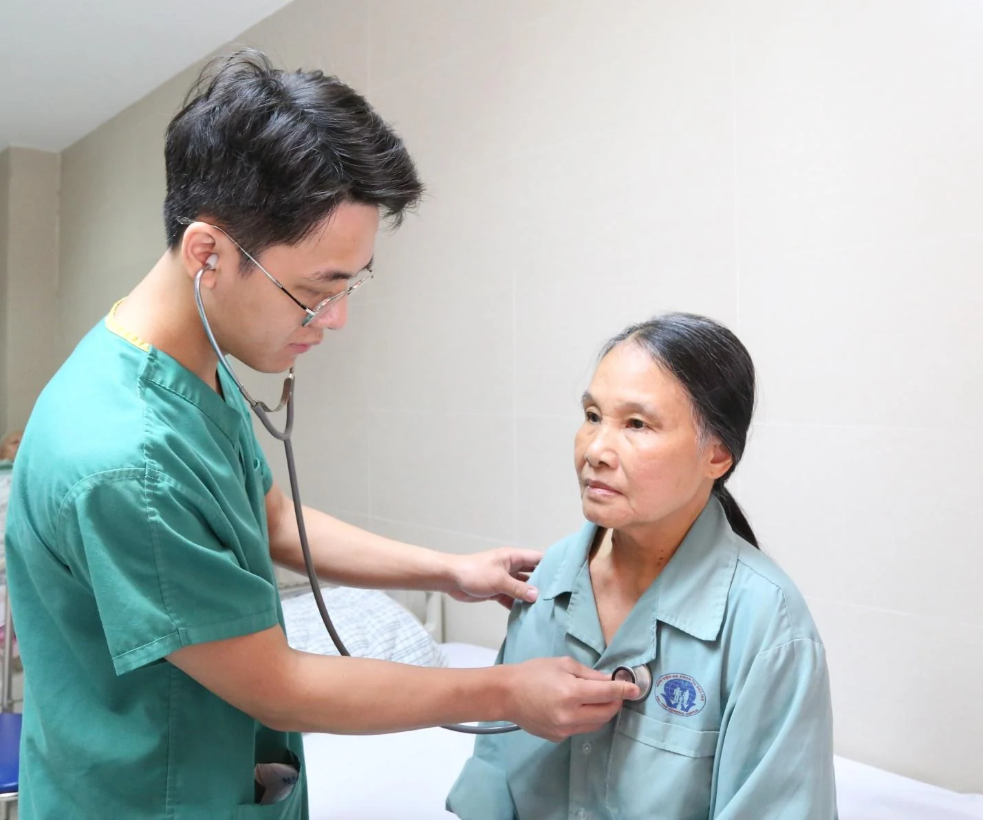 Đi khám zona thần kinh, bất ngờ phát hiện khối u khổng lồ trong tim