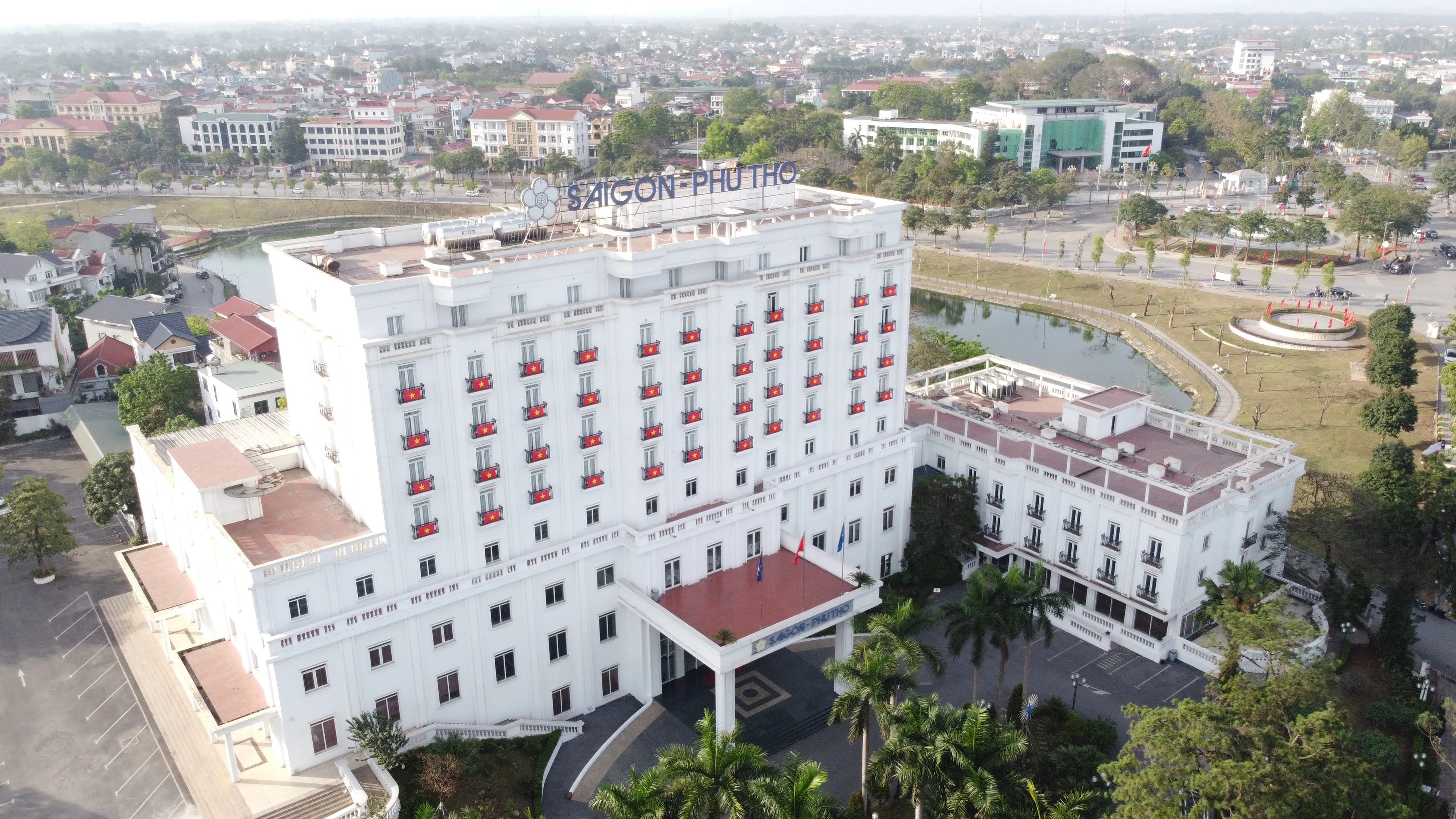 Tuyên truyền cổ động chào mừng kỷ niệm 50 năm Ngày thống nhất đất nước