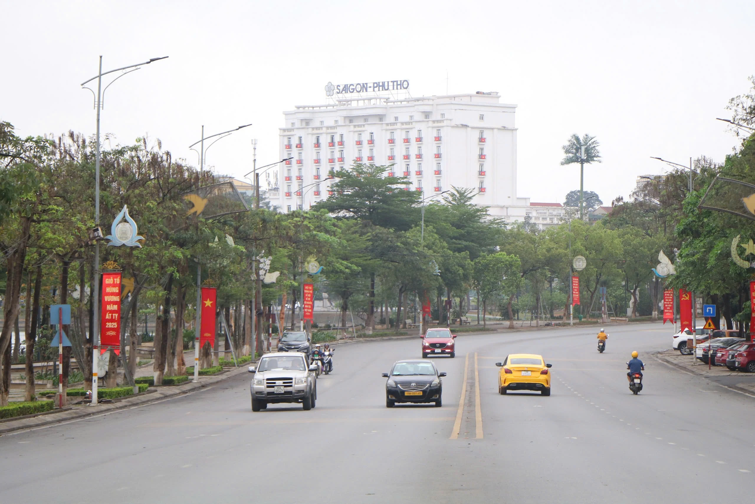 Tuyên truyền cổ động chào mừng kỷ niệm 50 năm Ngày thống nhất đất nước