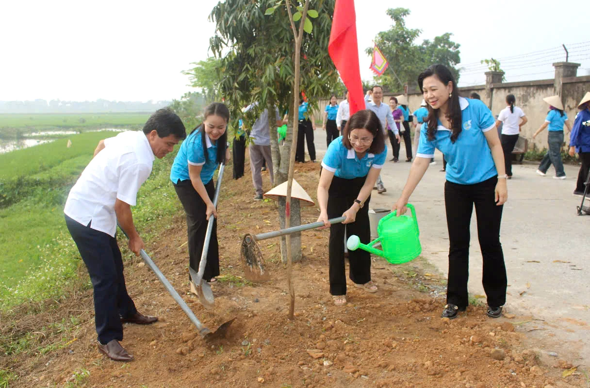 Tháng Năm nhớ Bác