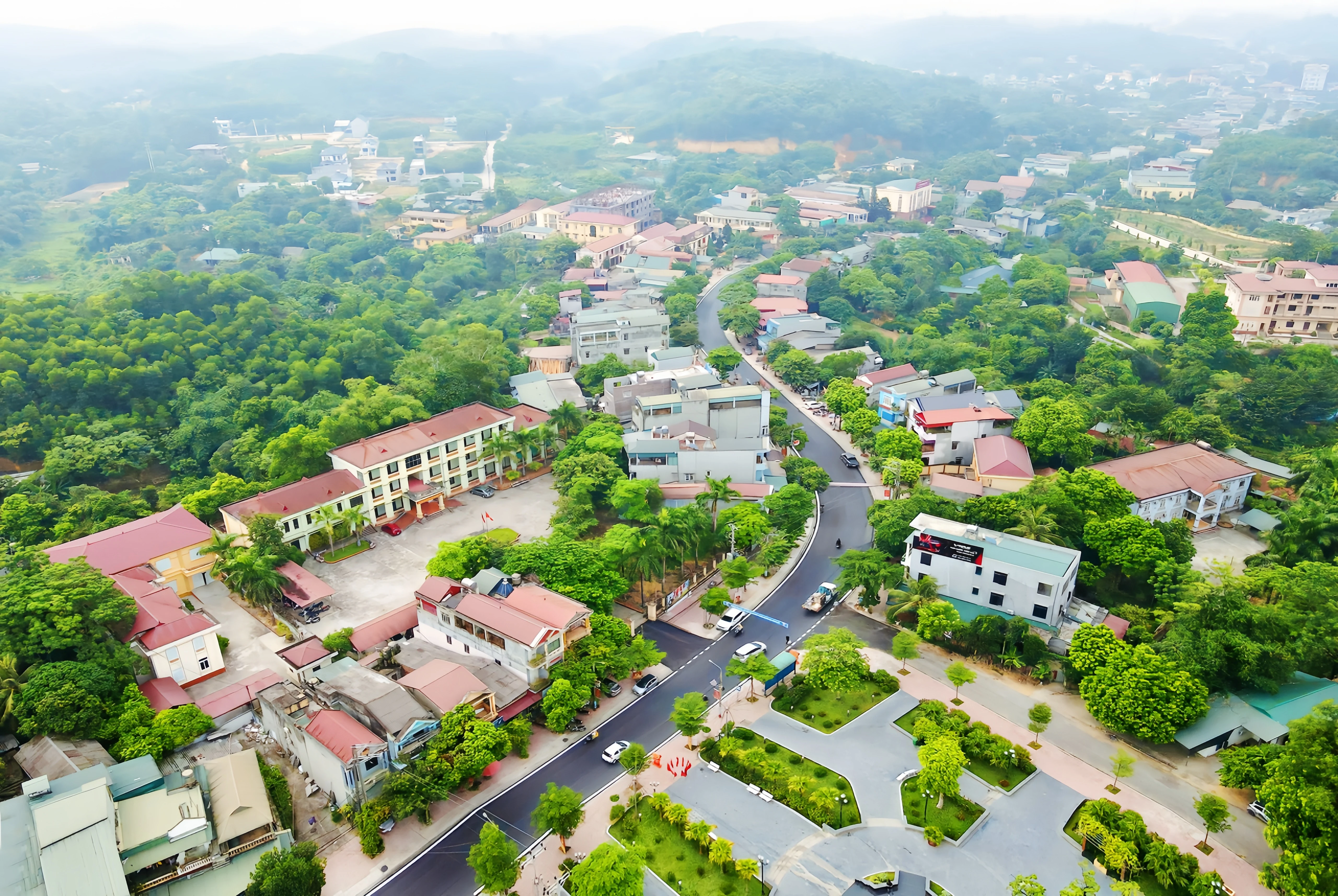 Bộ Chính trị yêu cầu hoàn tất sắp xếp cấp xã trước 15/7, cấp tỉnh trước 15/8