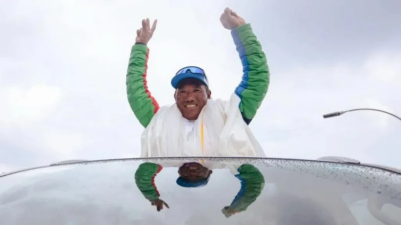 Nhà leo núi người Nepal phá kỷ lục thế giới với 31 lần chinh phục đỉnh Everest