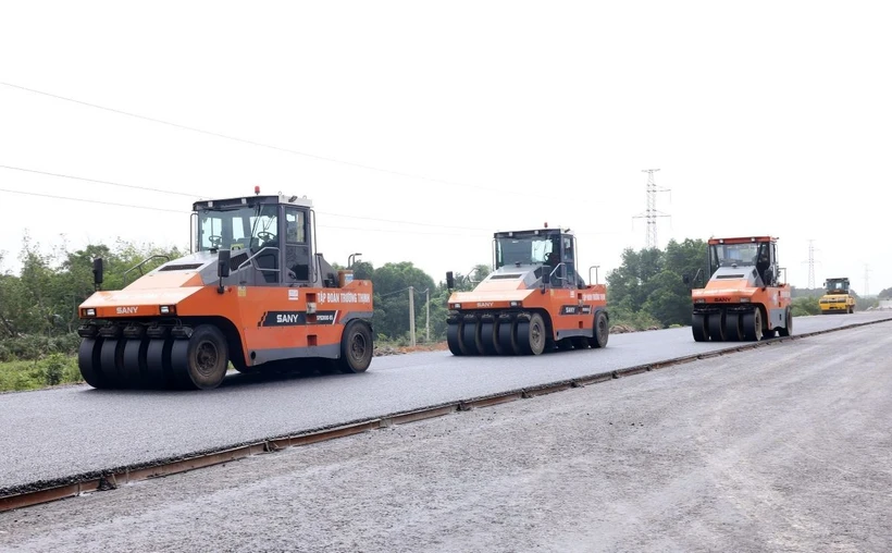 Đẩy nhanh tiến độ 5 dự án thành phần đường bộ cao tốc Bắc-Nam phía Đông