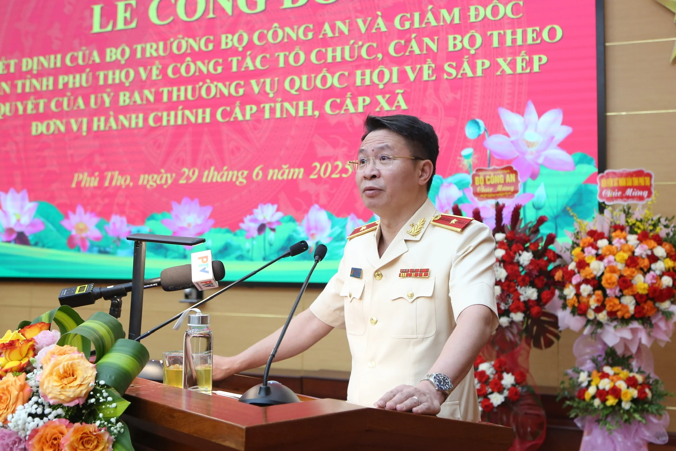 Công bố quyết định của Bộ trưởng Bộ Công an và Giám đốc Công an tỉnh về công tác tổ chức, cán bộ