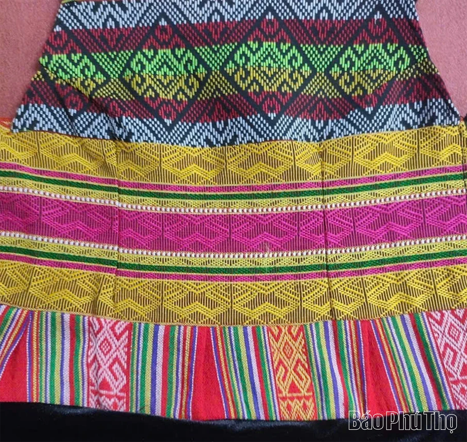 The unique art of creating skirt patterns of the Muong ethnic