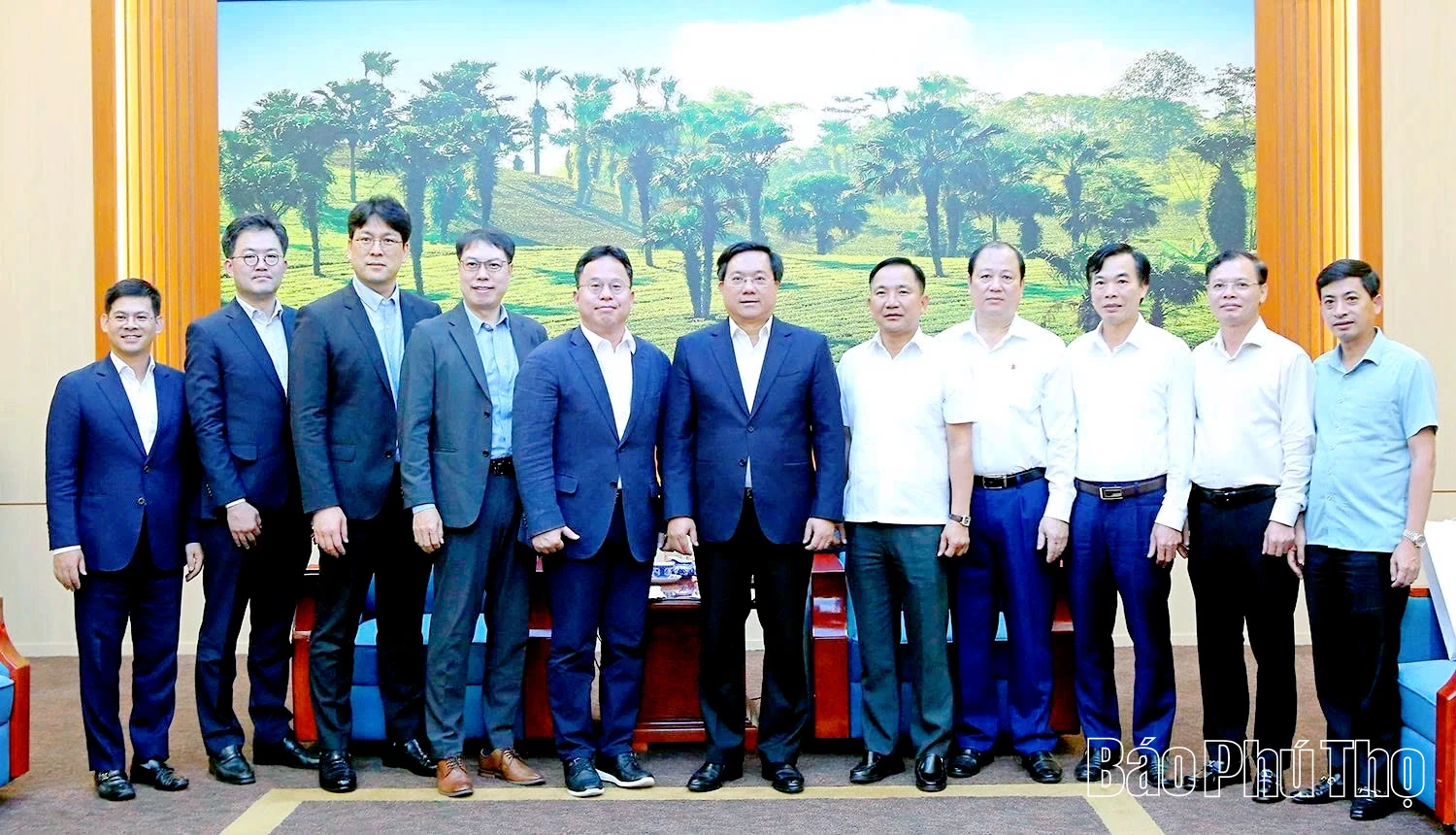 Chairman of Phu Tho People’s Committee Tran Duy Dong Meets with Senior Executive from LG Energy Solution, South Korea