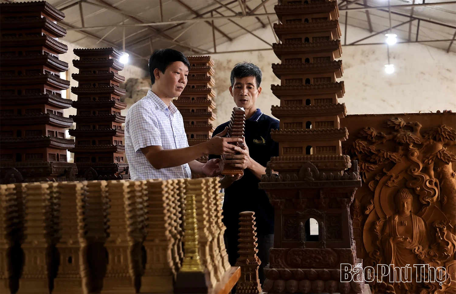 Tháp gốm men chùa Trò: Sản phẩm lưu niệm độc đáo của Phú Thọ