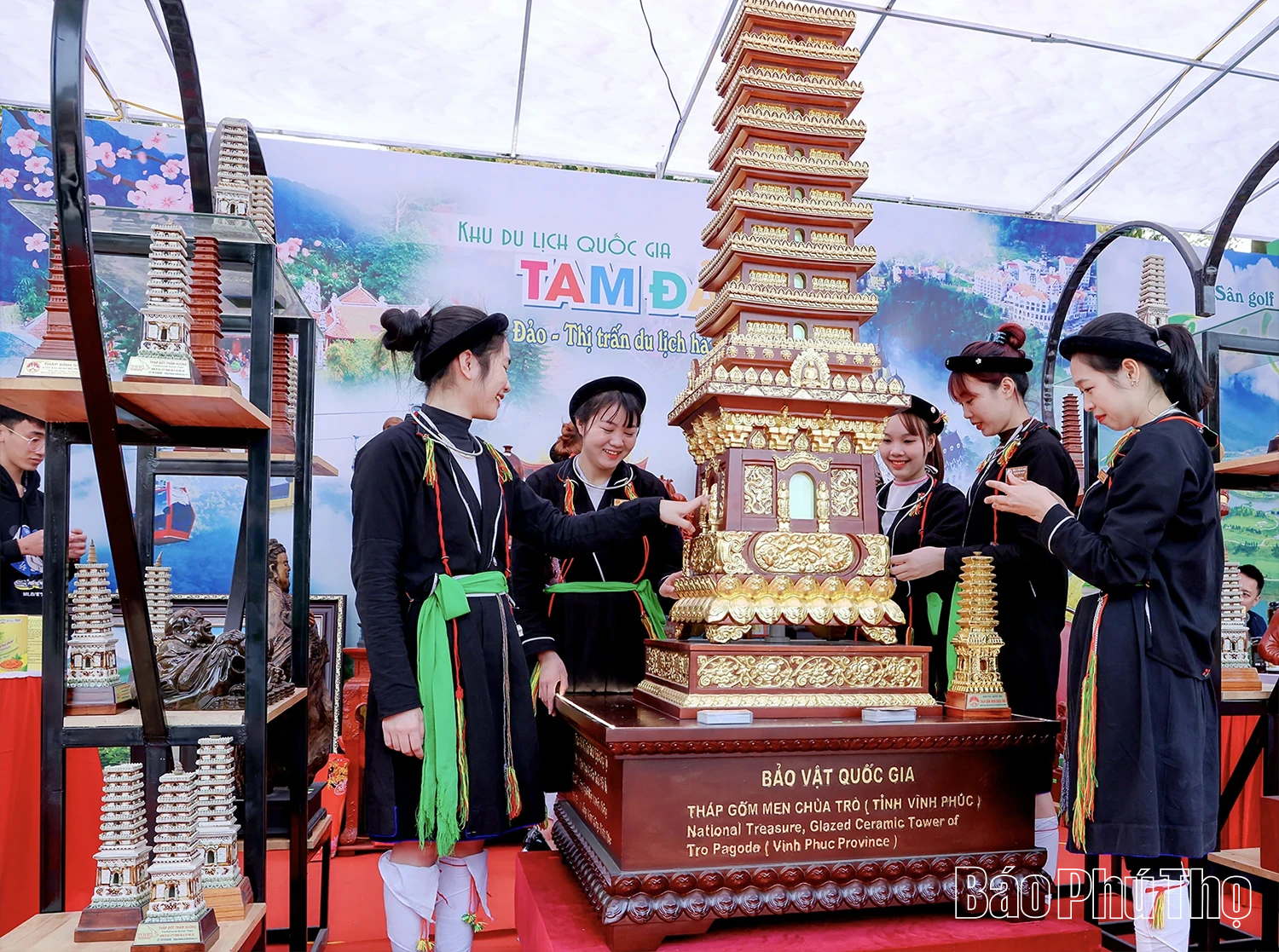 Tháp gốm men chùa Trò: Sản phẩm lưu niệm độc đáo của Phú Thọ